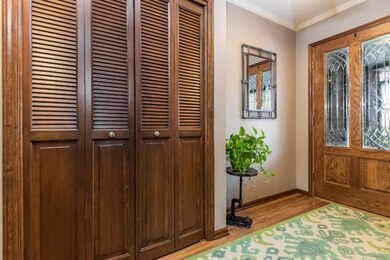 004-Foyer-2450138-medium