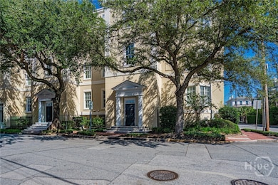 304 W Jones St, Savannah, GA 31401 - photo 4