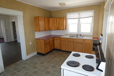 52 Allen St, Rutland, VT 05701 - photo 2