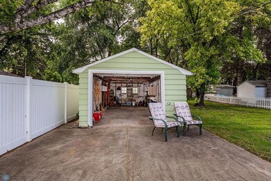 1537 14 1 2 St S, Fargo, ND 58103 - photo 3