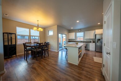 20774 SE Hollis Ln, Bend, OR 97702 - photo 6