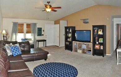 Living  Look at this size of this living space! 20