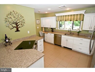 61 Spinythorn Rd, Levittown, PA 19056 - photo 6