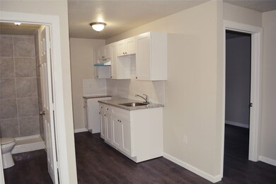 1020 Dewalt St unit B, Houston, TX 77088 - photo 6