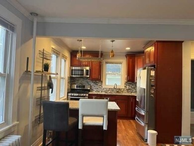 4 Maple St, Edgewater, NJ 07020 - photo 2