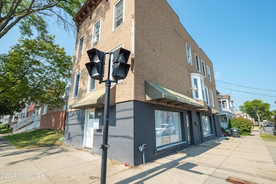 2-555WashingtonAve_02