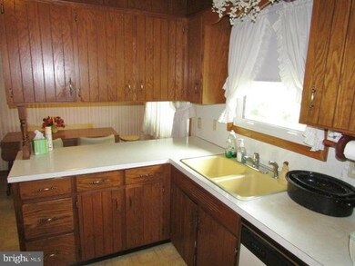 214 Edgewater Dr, Chambersburg, PA 17202 - photo 5