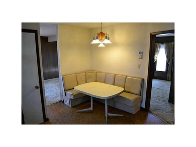 Kitchen. Eat-in kitchen