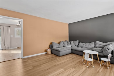 984 N 200 W, Valparaiso, IN 46385 - photo 2