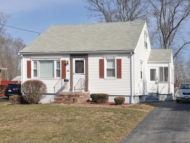 780 Valentine St, Fall River, MA 02720 - photo 2