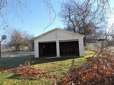 512 Howard Dr, Oklahoma City, OK 73115 - photo 2