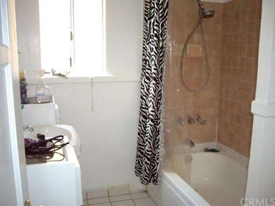 Apt A: one of the 2 bathrooms!