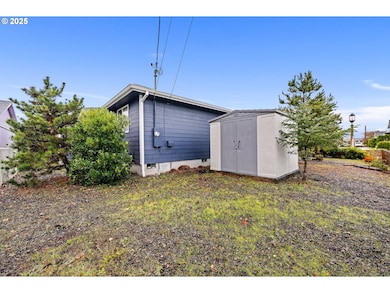 321 N Holladay Dr, Seaside, OR 97138 - photo 4