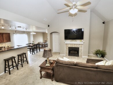 3102 S 201st East Ave, Broken Arrow, OK 74014 - photo 5