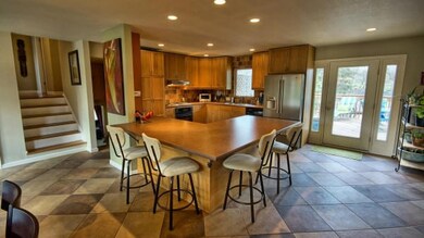 Eat-In Kitchen