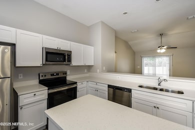 006-photo-kitchen-10369402