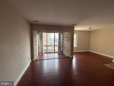 10596 Twin Rivers Rd, Columbia, MD 21044 - photo 4