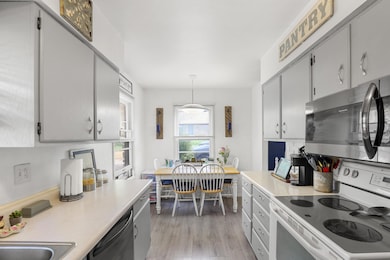 Eat-in Kitchen