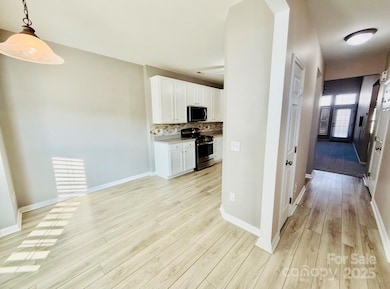 318 Shingleoak Dr, Clover, SC 29710 - photo 3