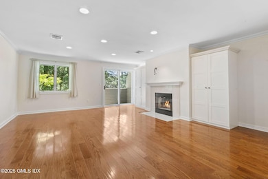 16-web-or-mls-453-e-putnam-ave-unit-1i