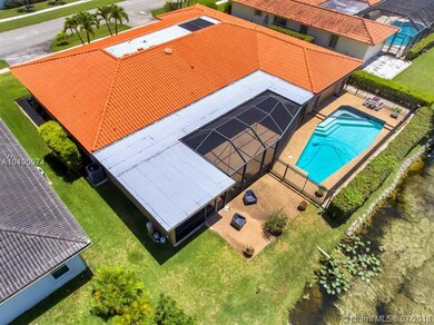 16580 Royal Poinciana Ct, Weston, FL 33326 - photo 5