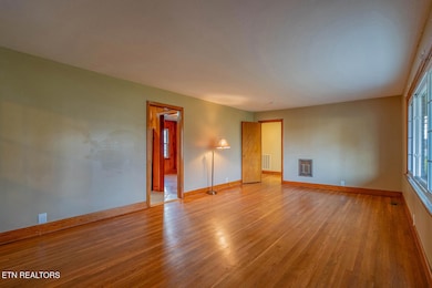 5904 New Beaver Creek Dr, Knoxville, TN 37931 - photo 4