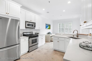 Eat-in Kitchen