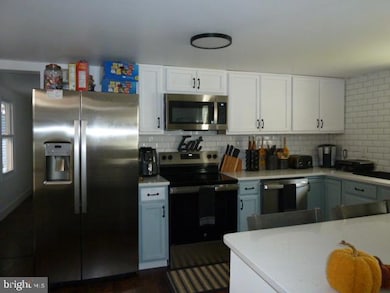 9 Thomas St, Nanticoke, PA 18634 - photo 7