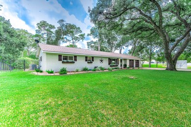 531 College St, East Bernard, TX 77435 - photo 4