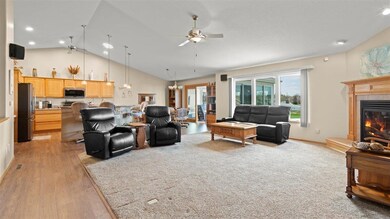 1319 Quail Ridge Rd, Cedar Falls, IA 50613 - photo 2