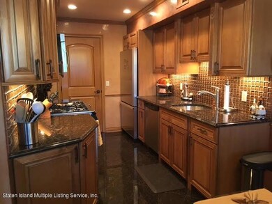 6 Revere Ln unit D, Staten Island, NY 10306 - photo 4