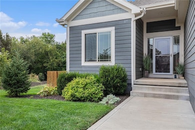 1901 Red Bud Ct, Raymore, MO 64083 - photo 3