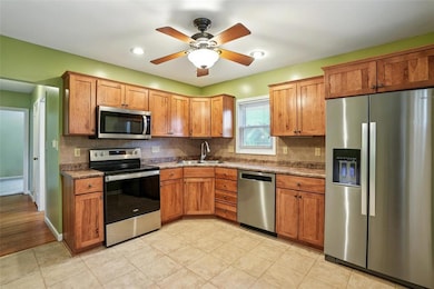 1347 44th St, Des Moines, IA 50311 - photo 7