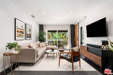 1330 N Crescent Heights Blvd unit 10, Los Angeles, CA 90046 - photo 2