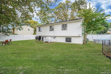 425 41st St, Copiague, NY 11726 - photo 7