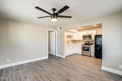 603 S Bellview unit 3, Mesa, AZ 85204 - photo 2