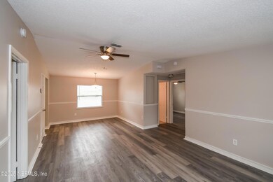 002-photo-living-room-10482613