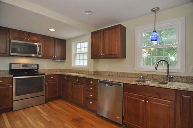 158 Massasoit Dr, Warwick, RI 02888 - photo 4