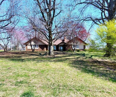 304 Louise Dr, Collinsville, IL 62234 - photo 3