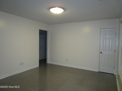 231 Lakewood Dr unit B, Jacksonville, NC 28546 - photo 2