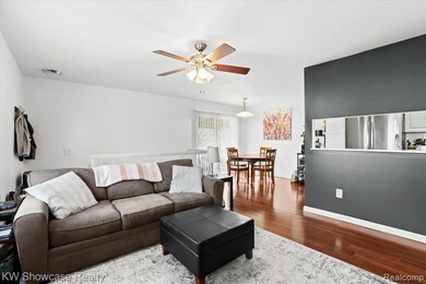 2612 Wildwood Ct, Lake Orion, MI 48360 - photo 6