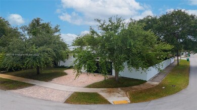 8350 SW 18th St, Miami, FL 33155 - photo 6