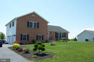 702 Rutherford Dr, Greencastle, PA 17225 - photo 2