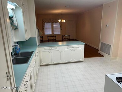 1600 W Port St, Abbeville, LA 70510 - photo 5