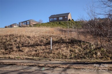 747 Chatsworth Cir unit 58, Lenoir, NC 28645 - photo 3