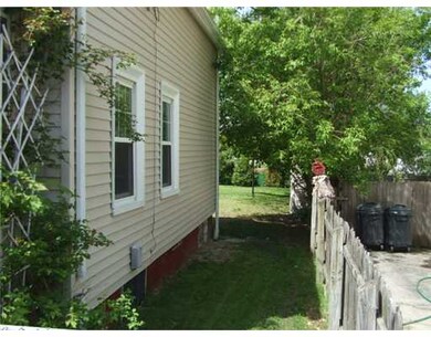 31 Orchard St, Central Falls, RI 02863 - photo 4