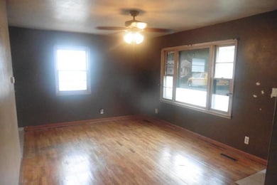 736 Mckinley Ave, Ottumwa, IA 52501 - photo 3