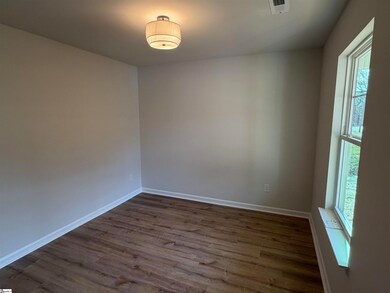 105 Riddle St, Laurens, SC 29360 - photo 2