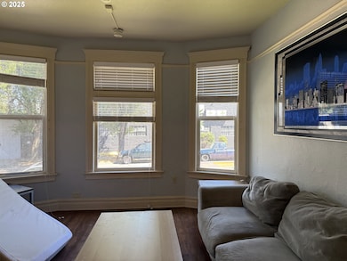 722 NE Couch St, Portland, OR 97232 - photo 4