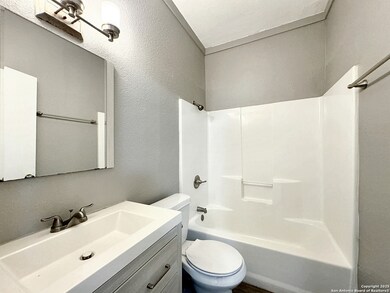 321 N Chupaderas St unit 101, San Antonio, TX 78207 - photo 4